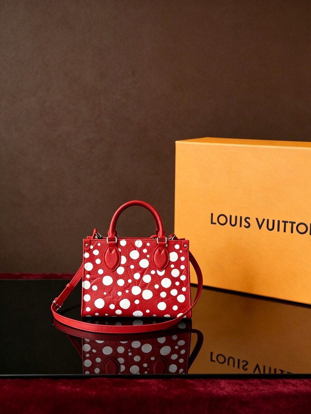 Louis Vuitton MM Tote Bag - Picture 5 of 6